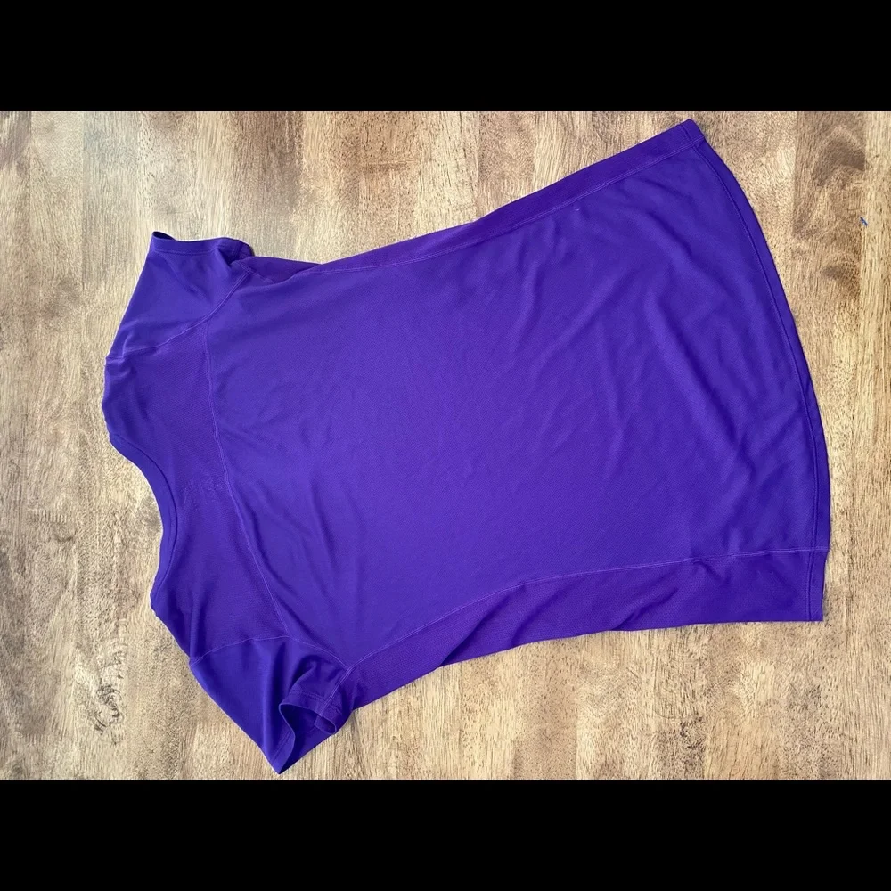 🔥 Nike. Running Dry Fit Top. - Picture 2 of 4